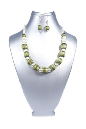 Silk thread necklace - Green