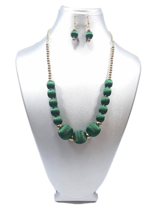 Silk thread necklace - Green